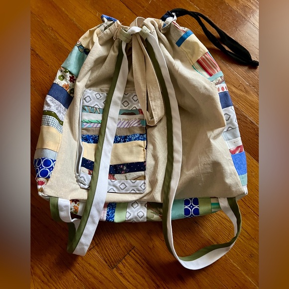 Convertible Tote Bag/backpack Drawstring Closure - Picture 3 of 16